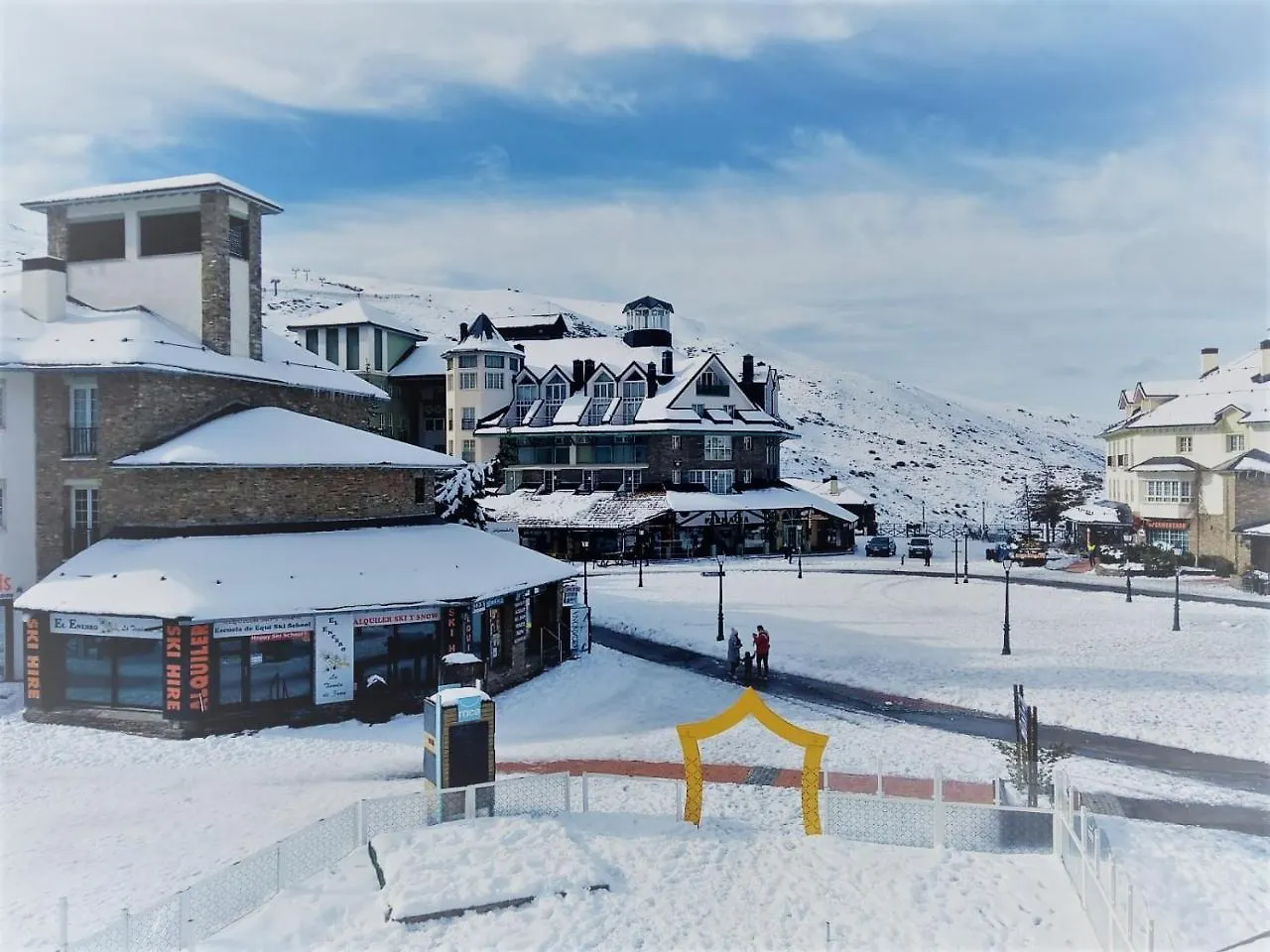 Todosierranevada Zona Baja - Apartamentos De 4 Dormitorios - Junto A Los Telecabinas Sierra Nevada